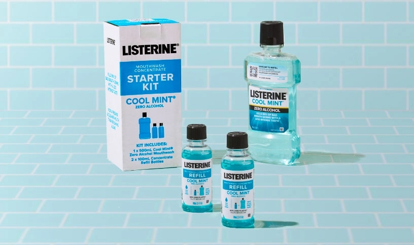 Caja del kit inicial Listerine, repuestos y botella de enjuague bucal.