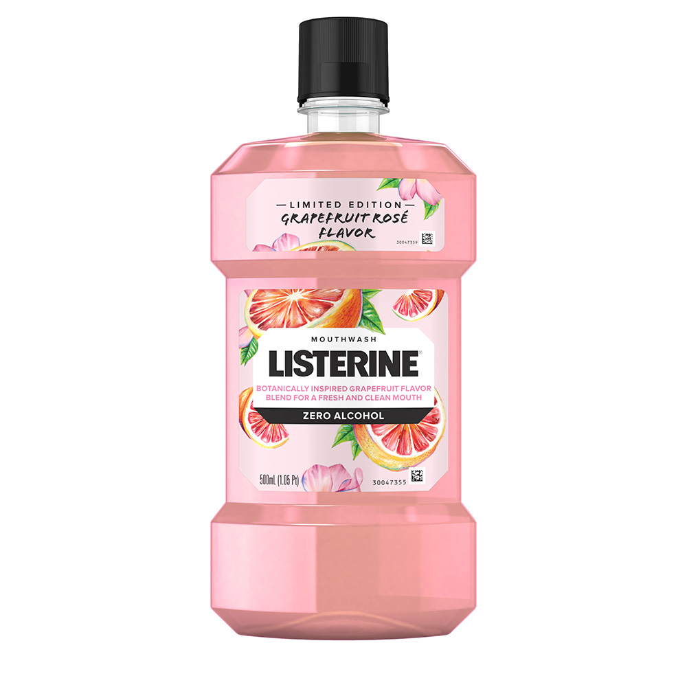 Frente del enjuague bucal Listerine sabor pomelo rosado